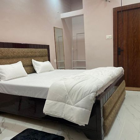 Nirmal Niwas Hotel Varanasi Bagian luar foto