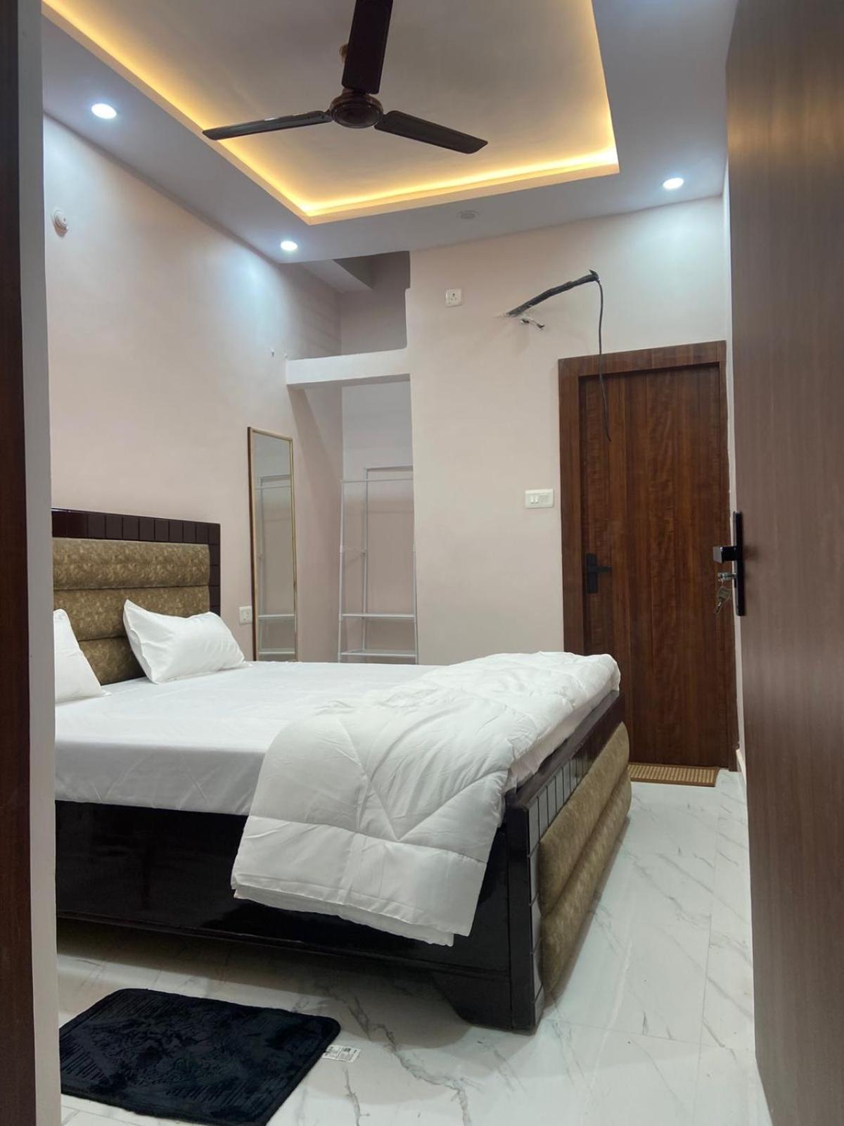 Nirmal Niwas Hotel Varanasi Bagian luar foto