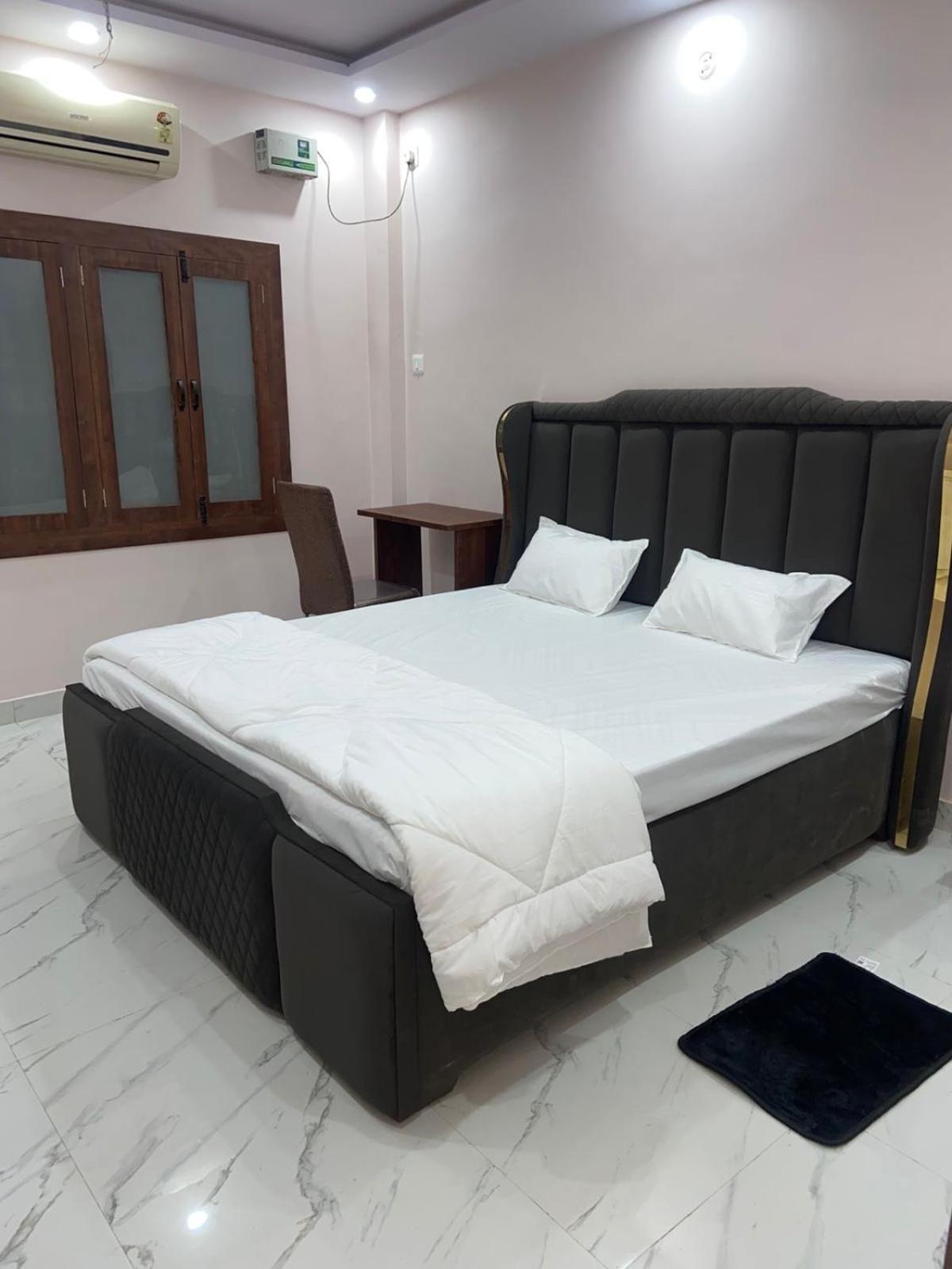 Nirmal Niwas Hotel Varanasi Bagian luar foto